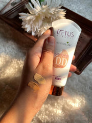 Lotus Herbals Cosmetics WhiteGlow Matt Look DD Cream SPF 20 Natural Beige 50g Lotus Herbals Cosmetics WhiteGlow Matt Look DD Cream SPF 20 Natural Beige 50g