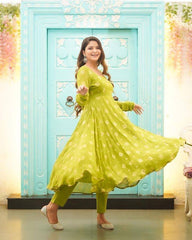 Bollywood Indian Pakistani Ethnic Party Wear Damen Weiches, reines Georgette-Glitzerkleid wird zu einem Dupatta-Kleid mit einfarbiger Stickerei