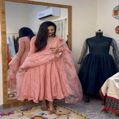 Bollywood Indische Pakistanische Ethno Party Wear Damen Weiches reines Chinnon Kleid