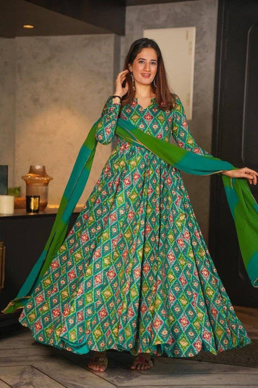 Bollywood Indische Pakistanische Ethno Partykleidung Damen Weiches Maxikleid aus reiner Viskose mit doppelt gefärbtem Dupatta