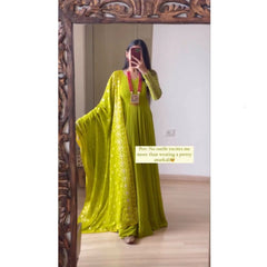 Bollywood Indische Pakistanische Ethno Party Wear Weiches reines Georgette Anarkali Grünes Kleid mit Allover-Stickerei Dupatta