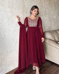 Bollywood Indische Pakistanische Frauen Ethnische Party Tragen Weiche Reine Georgette Kastanienbraun Patch Arbeit Kleid