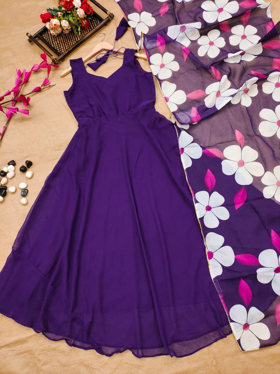 Болливудская индийская пакистанская этническая праздничная одежда для женщин, мягкий чистый жоржет, фиолетовый однотонный комплект Kurta с цветочным платьем Dupatta
