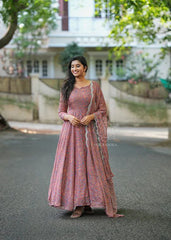 Bollywood Indische Pakistanische Ethno Party Wear Damen Weicher Anzug aus reiner Georgette mit Dupatta-Kleid