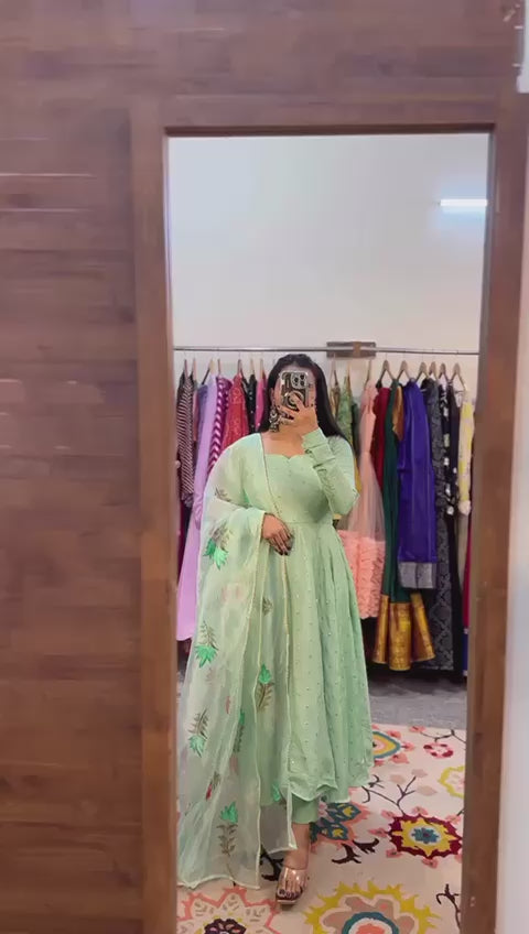 Bollywood Indische Pakistanische Ethno Party Wear Damen Weiches reines Chinnon Kleid