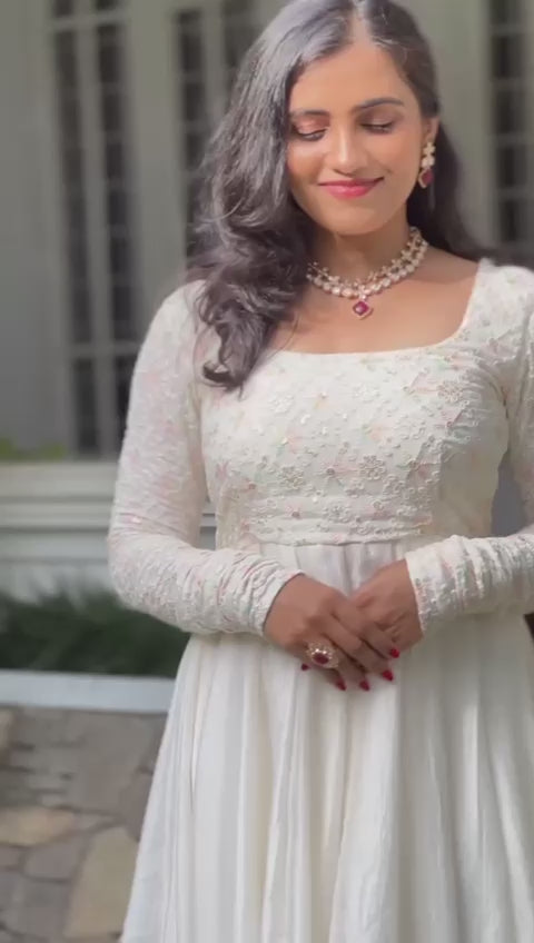 Bollywood Indian Pakistani Ethno Party Wear Damen Weiches reines Georgette Weiß Farbe voll besticktes Kleid